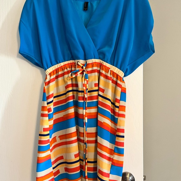 Vibrant blue and blocked colour dress with waist tie and v-neck. - Picture 3 of 4